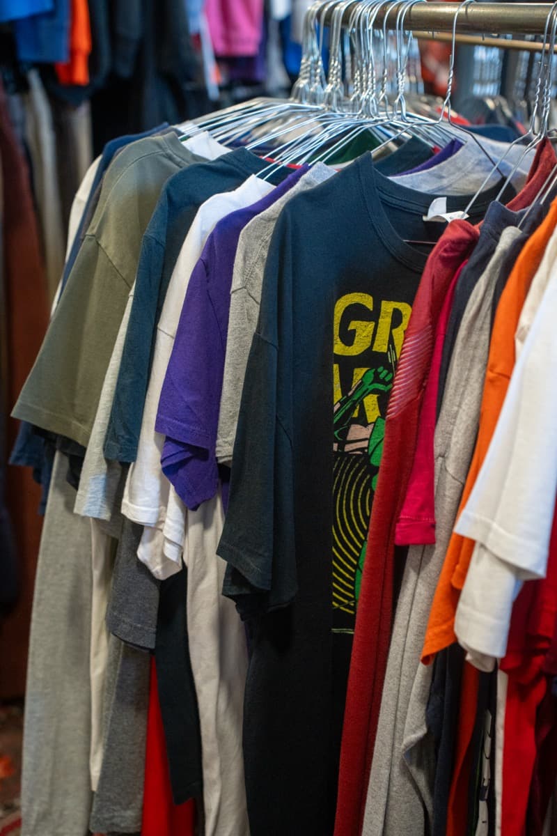 T-shirts et sweats sur portant